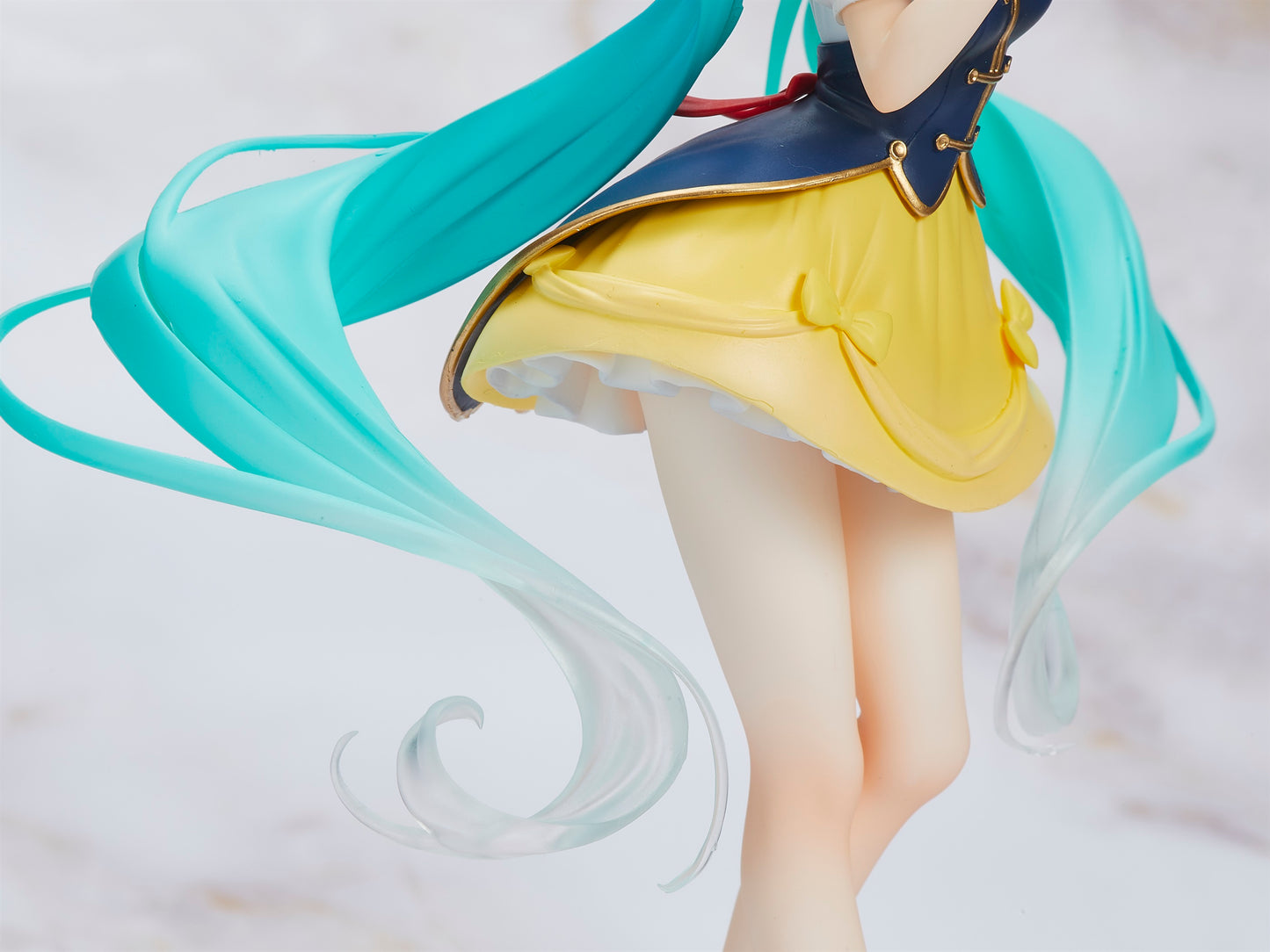 Taito USA: Hatsune Miku (Wonderland - Snow White) Figure