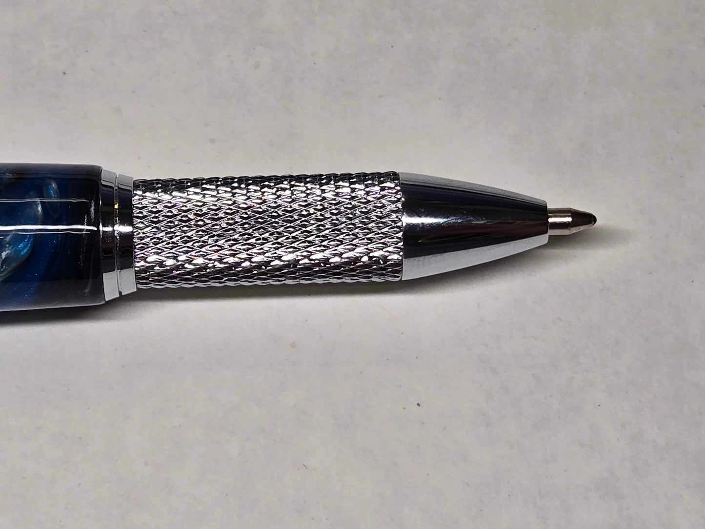 Knurl Twist Ballpoint Pen (Chrome - Spalted Tamarind Burl with Blue & Silver Alumilite)