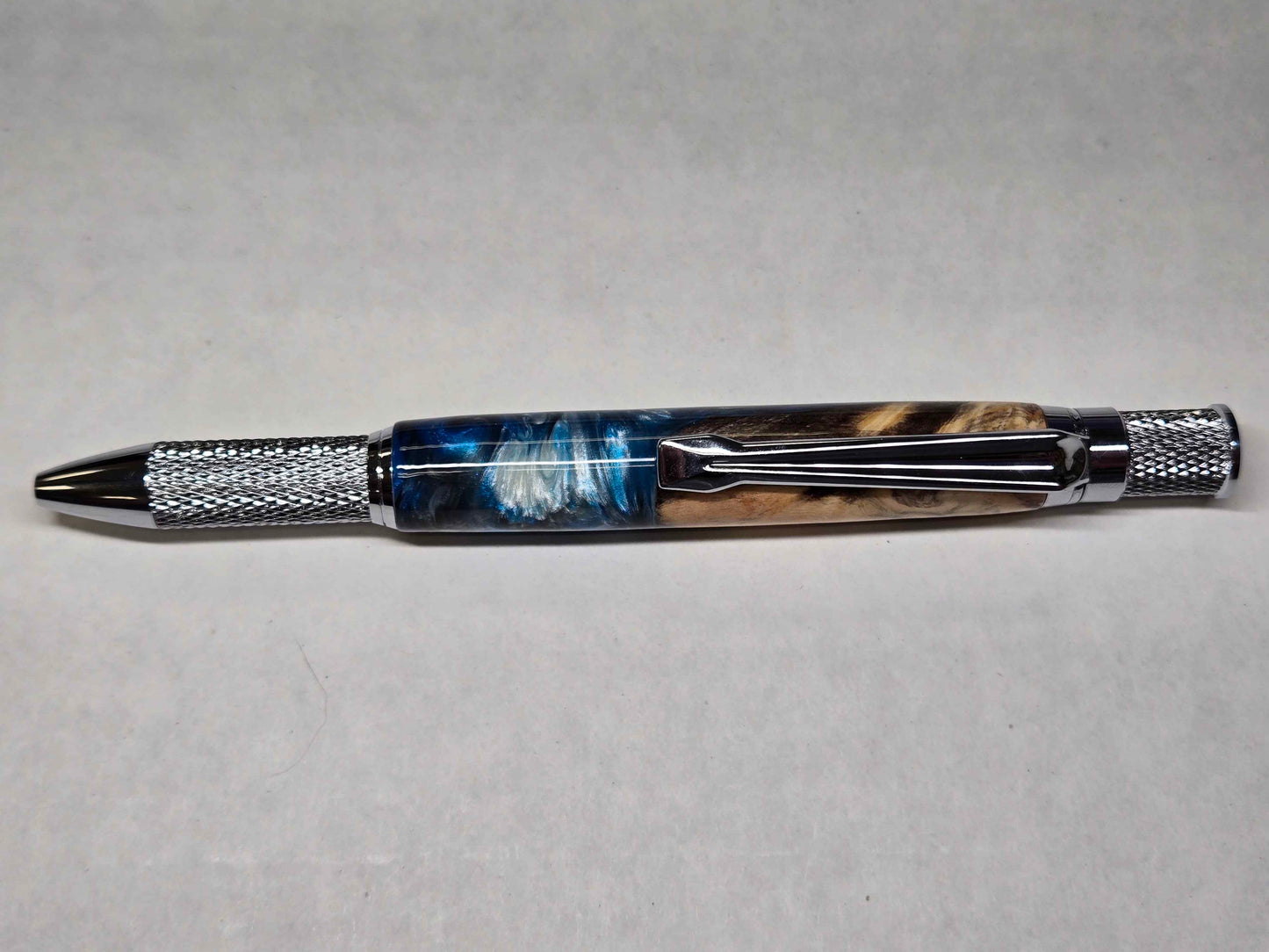 Knurl Twist Ballpoint Pen (Chrome - Spalted Tamarind Burl with Blue & Silver Alumilite)