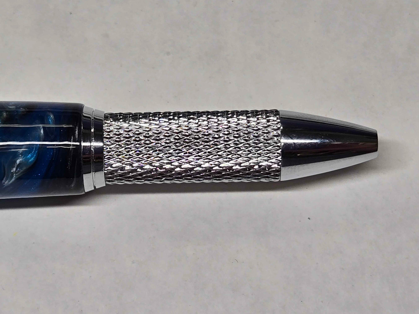 Knurl Twist Ballpoint Pen (Chrome - Spalted Tamarind Burl with Blue & Silver Alumilite)