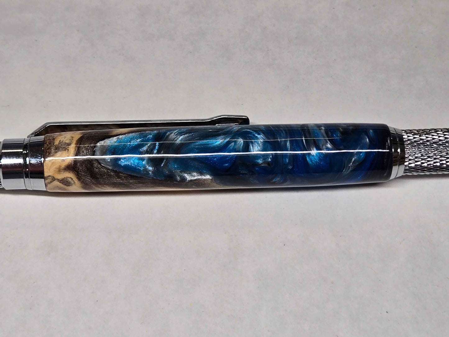 Knurl Twist Ballpoint Pen (Chrome - Spalted Tamarind Burl with Blue & Silver Alumilite)