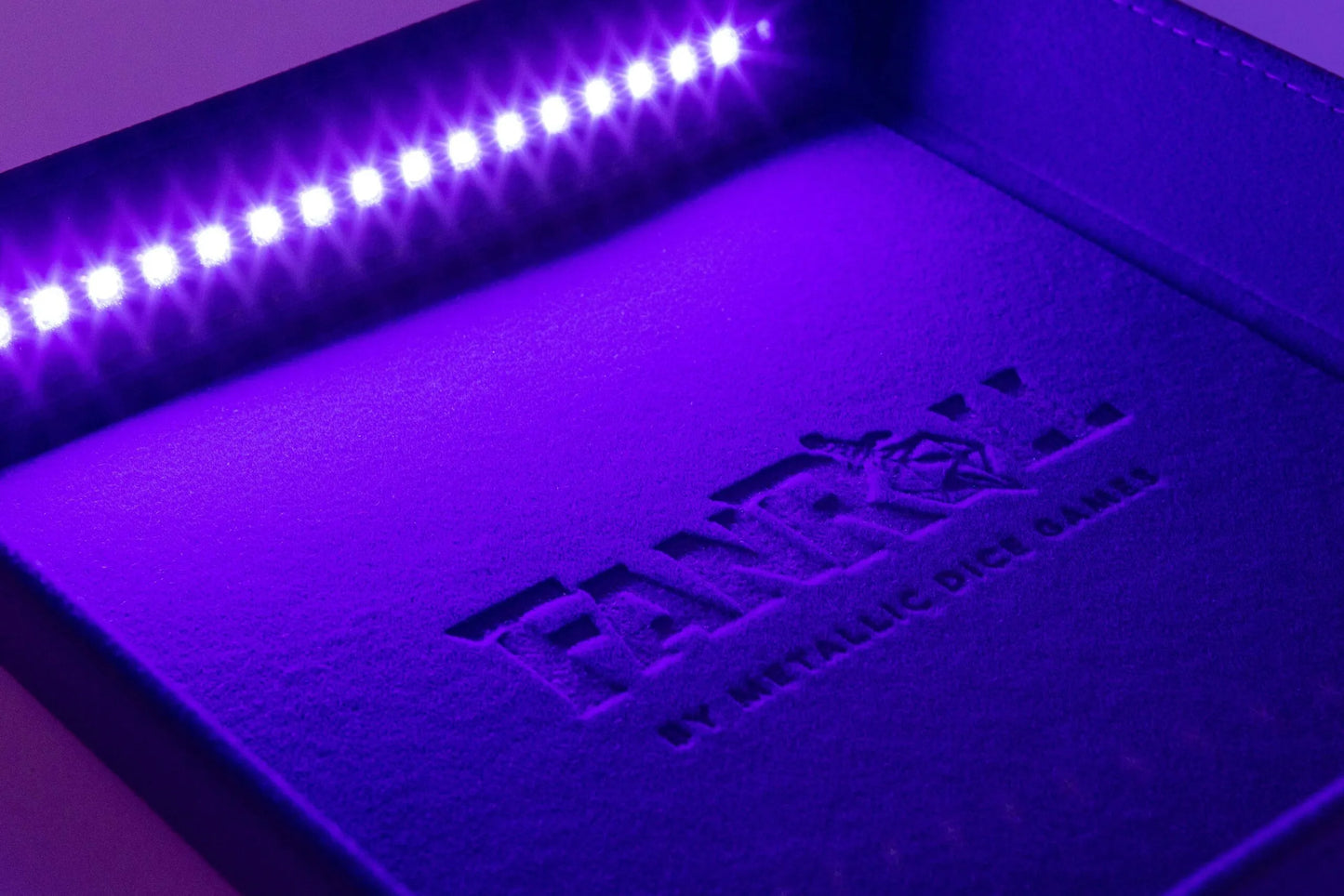 Fanroll Blacklight Dice Tray with d20: Black