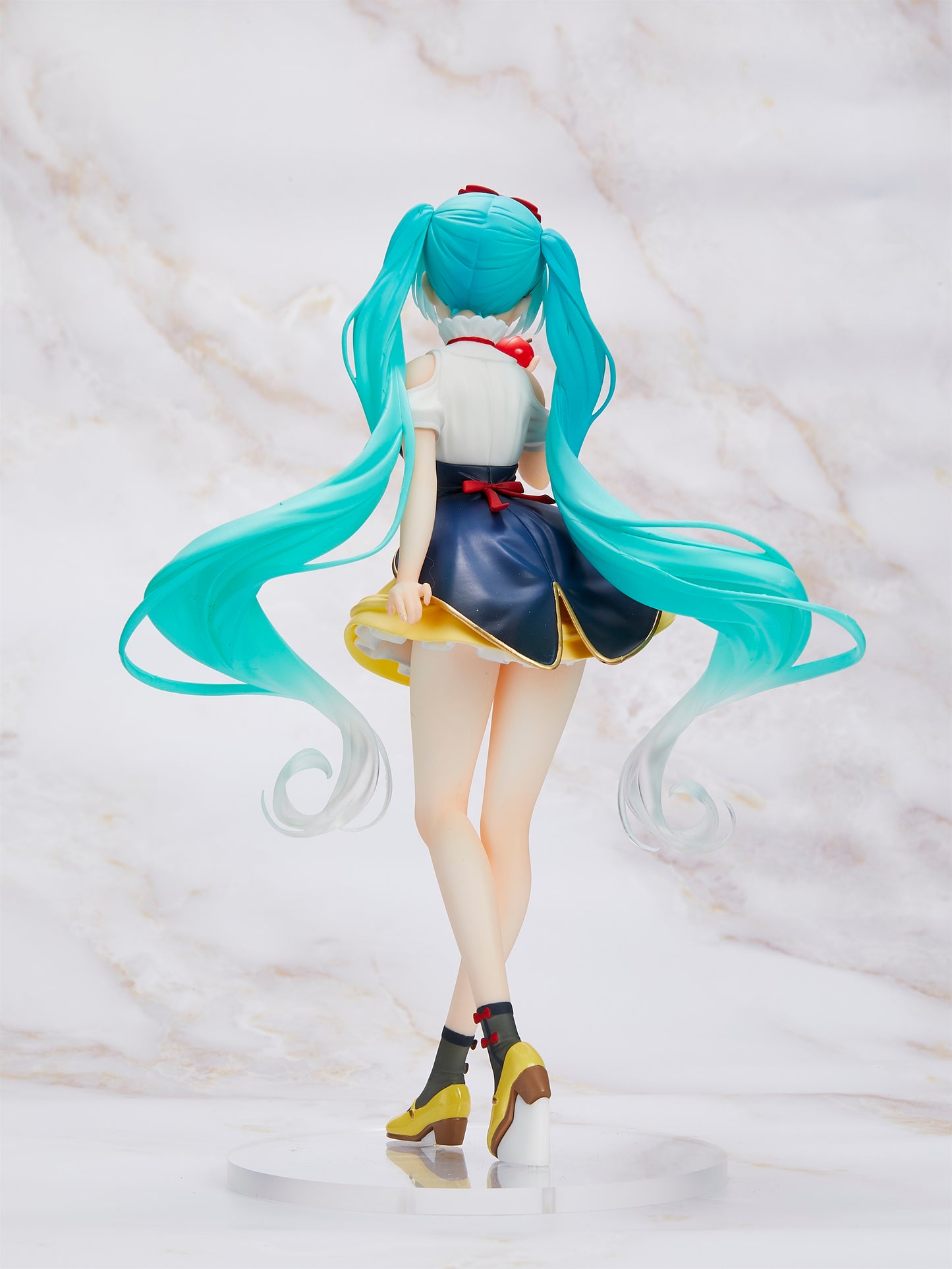 Taito USA: Hatsune Miku (Wonderland - Snow White) Figure