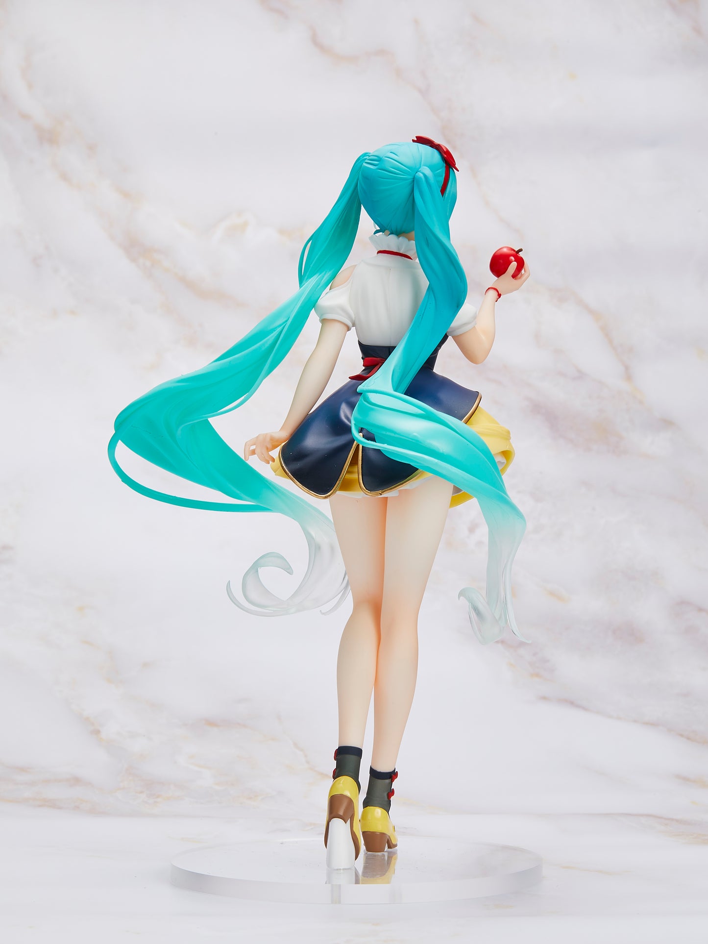 Taito USA: Hatsune Miku (Wonderland - Snow White) Figure