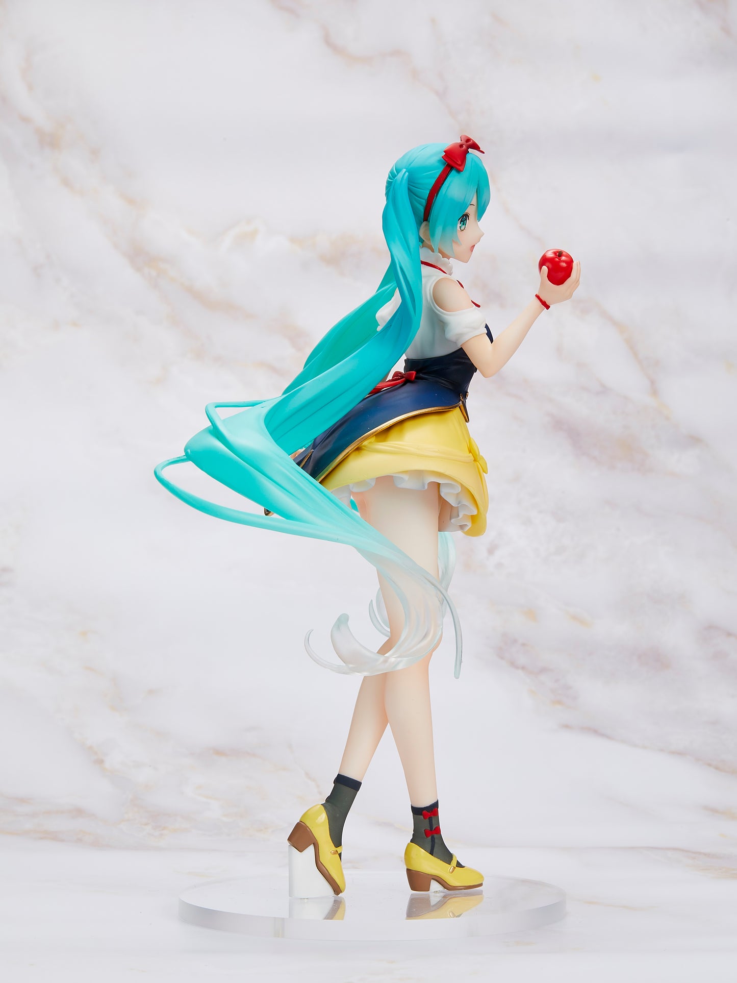 Taito USA: Hatsune Miku (Wonderland - Snow White) Figure