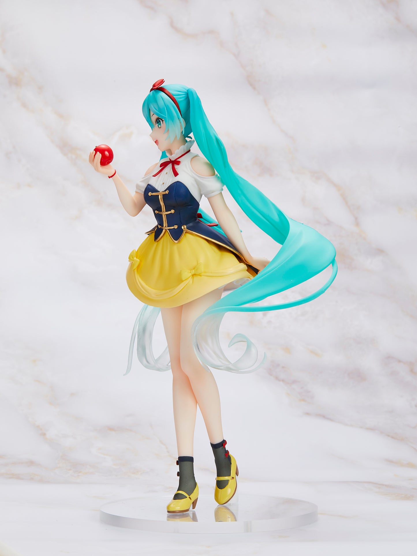 Taito USA: Hatsune Miku (Wonderland - Snow White) Figure