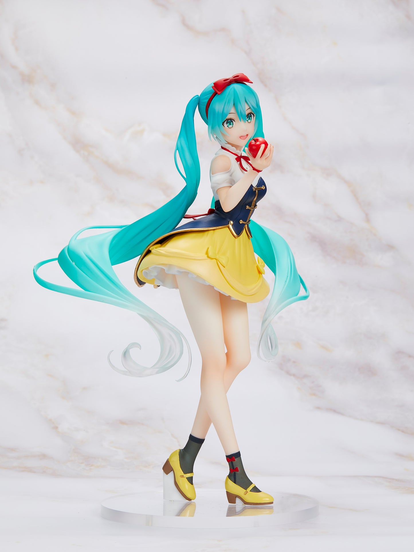 Taito USA: Hatsune Miku (Wonderland - Snow White) Figure