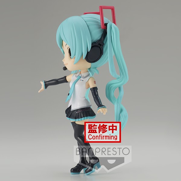 Q Posket: Hatsune Miku V4X Style (Ver.A) Figure